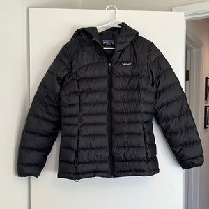 Women’s Patagonia Down Sweater Hoody—Black puffer jacket